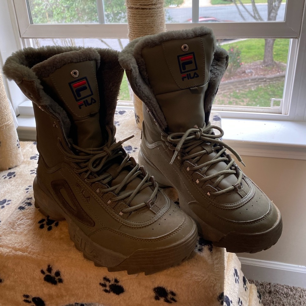 Size 9.5 Green FILA boots